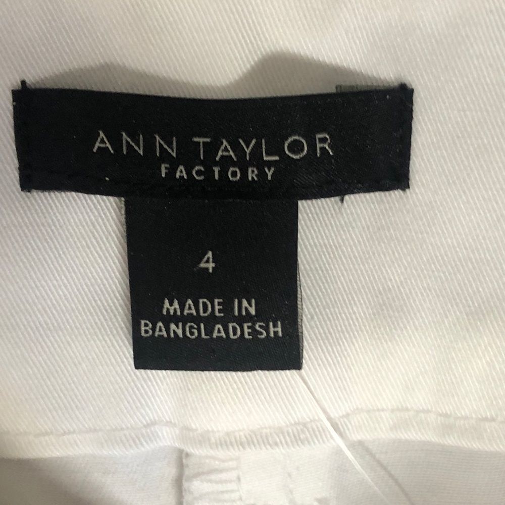 Ann Taylor Factory White Midrise Shorts, Size 4 - Picture 5 of 6
